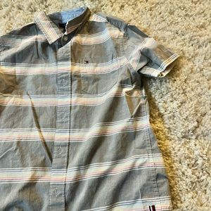 Tommy Hilfiger designer fitted button-down dress shirt. Cute and multico…